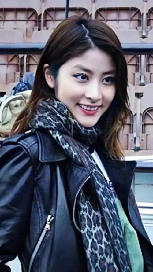 51岁陈慧琳近照曝光看着像二十多岁网友状态真好脸也大