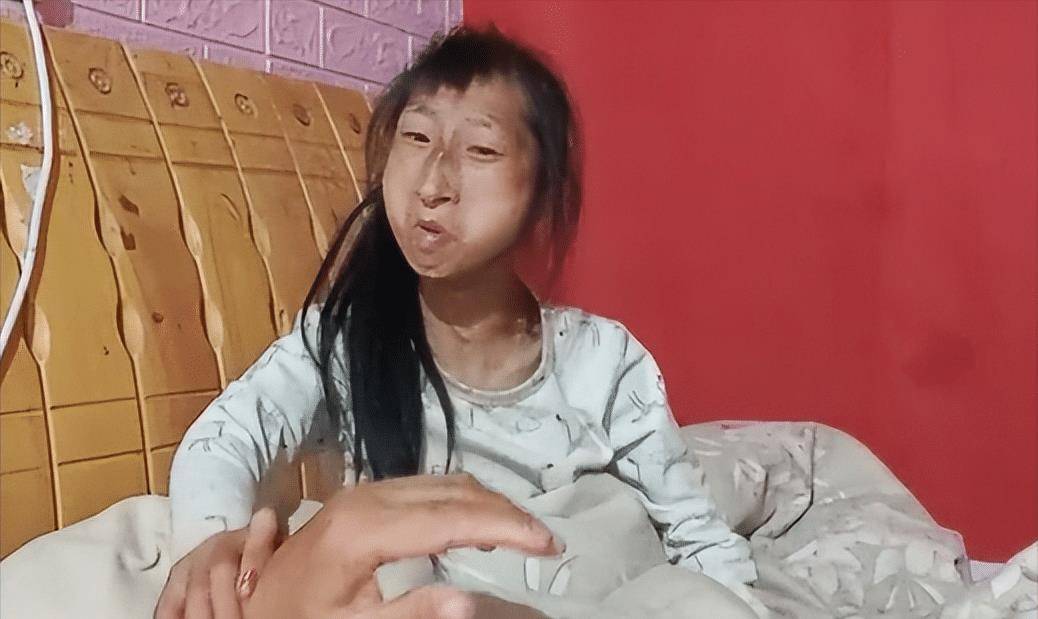 回顾袖珍人吴康,外表酷似小孩,实则36岁,如今靠拼图发家致富!