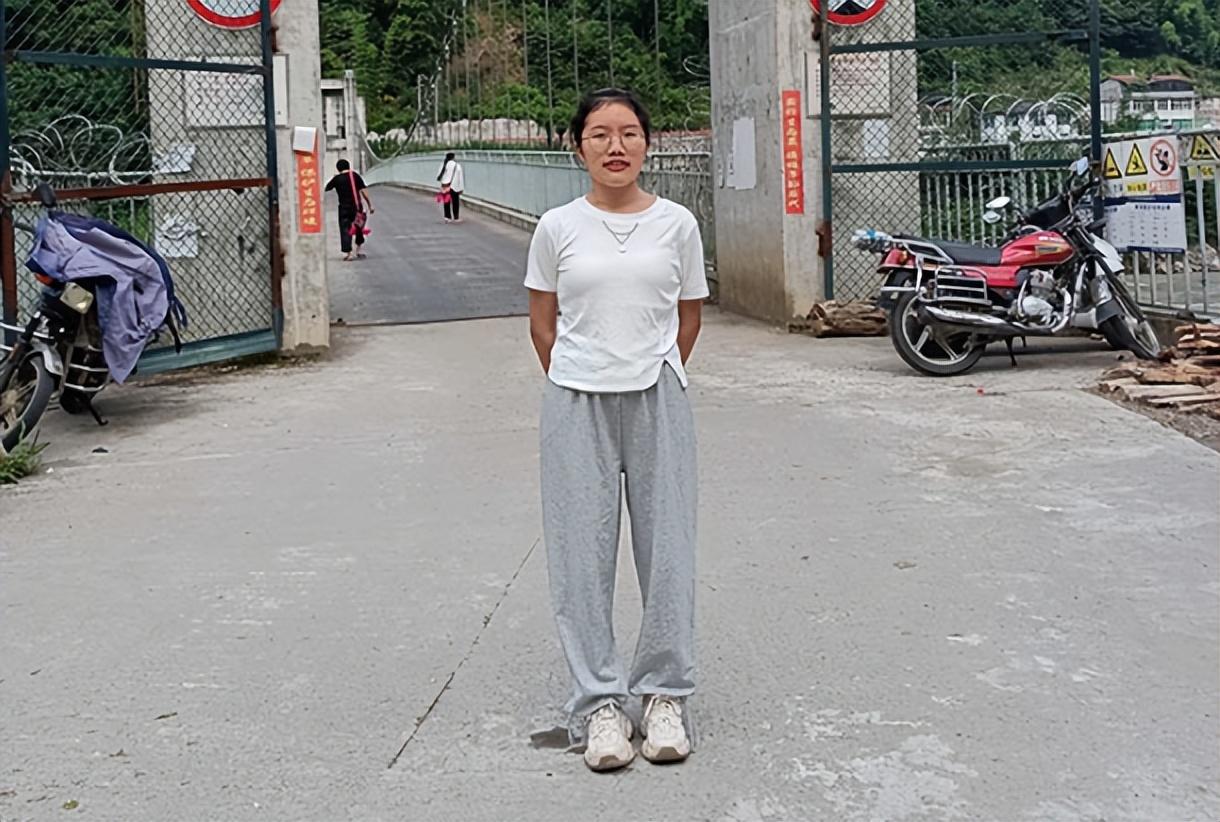 为天地立心,为生民立命,余燕恰回到自己落后的家乡工作,并不是一个