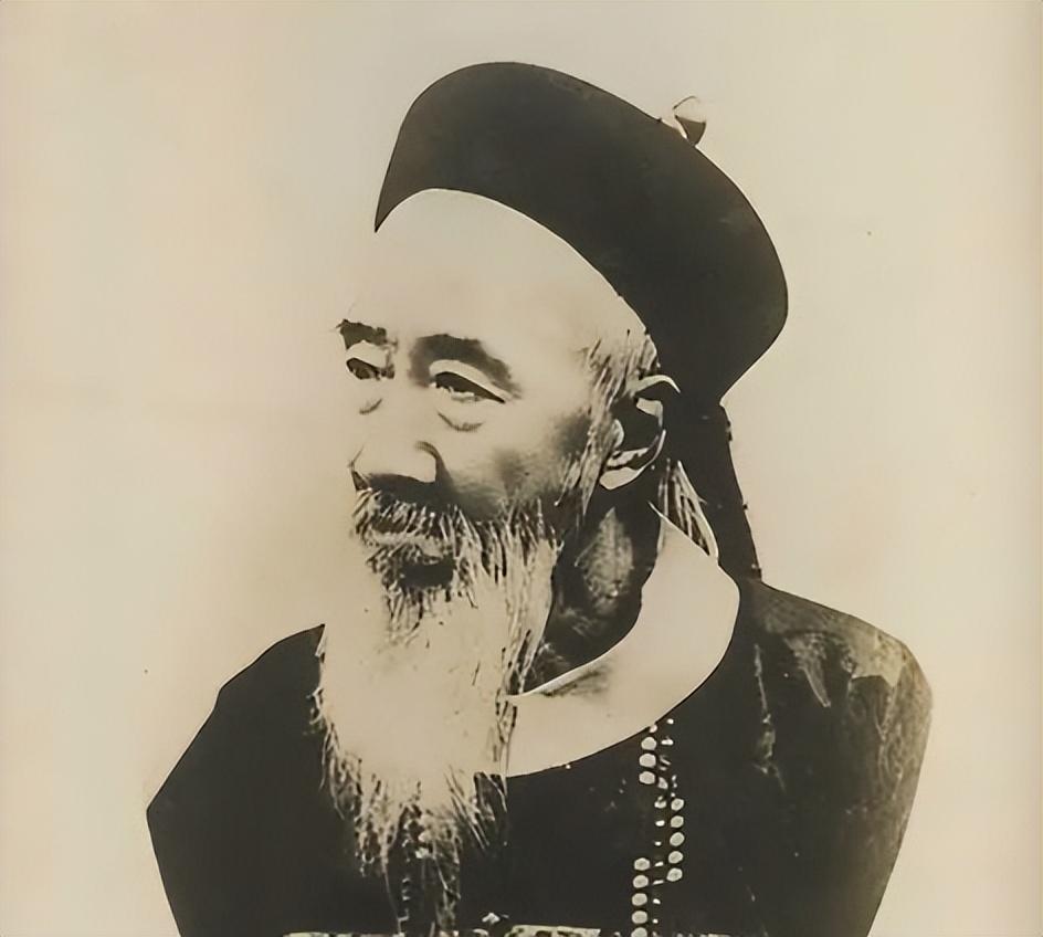 清朝一穷状元,殿试时在考卷上写8字,皇帝看后落泪:状元就他了