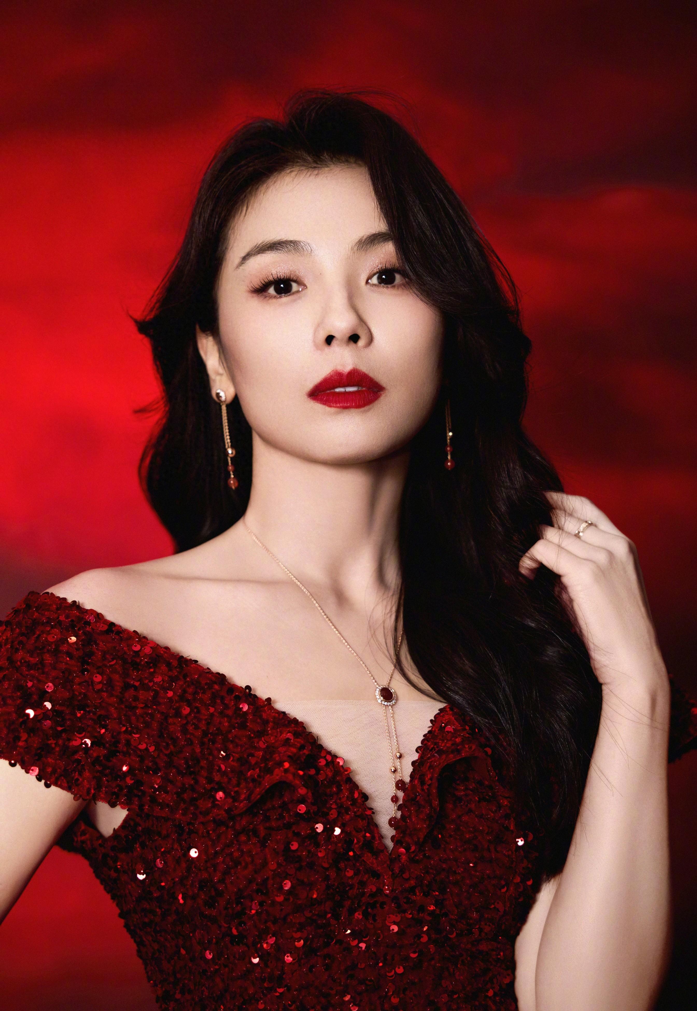 刘涛亮片红裙散发着迷人的魅力