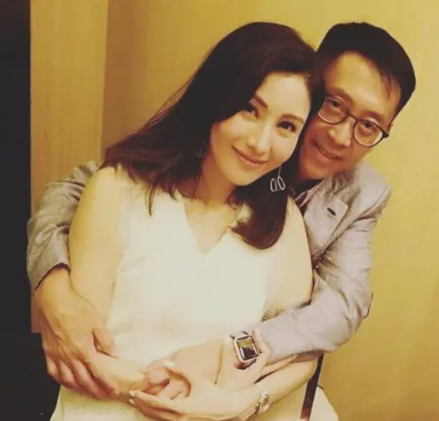 回顾离婚后再看何超琼许晋亨的各自境遇夫妻差距一目了然