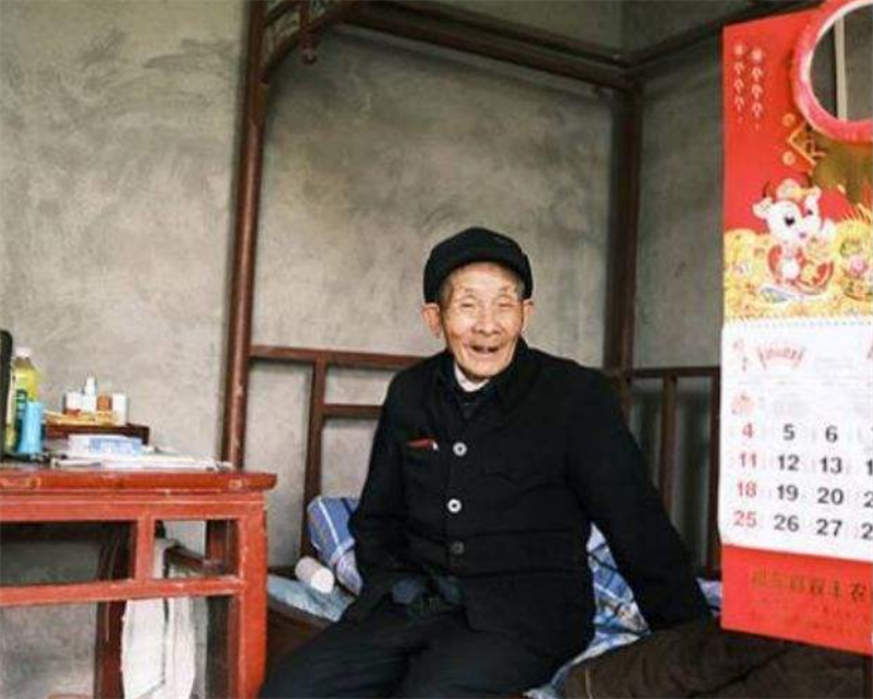 回顾牢有所养69岁老人在北京抢劫入狱直言终于吃到肉了