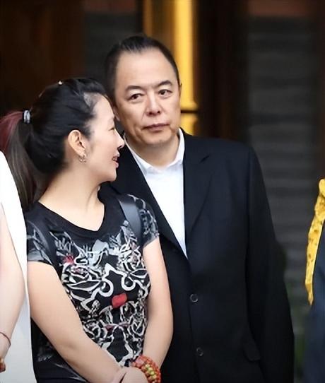 回顾张铁林称入英国籍是为了更好地为中国办事遭炮轰吃相难看