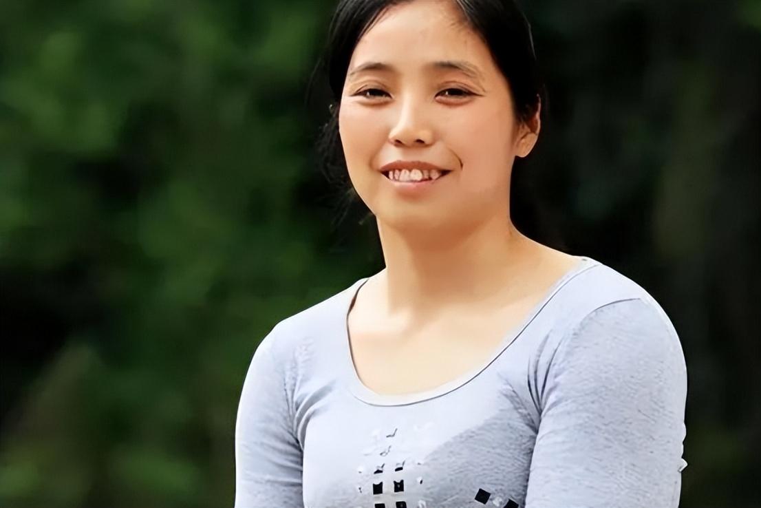 回顾80后姑娘用四肢行走怀孕后遭爱人抛弃现靠养牛年入百万