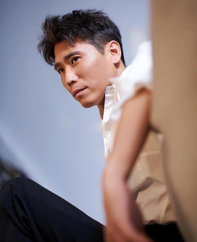 "星二代"李乃文:做了十几年配角,与颜丙燕意难平,48岁终结婚