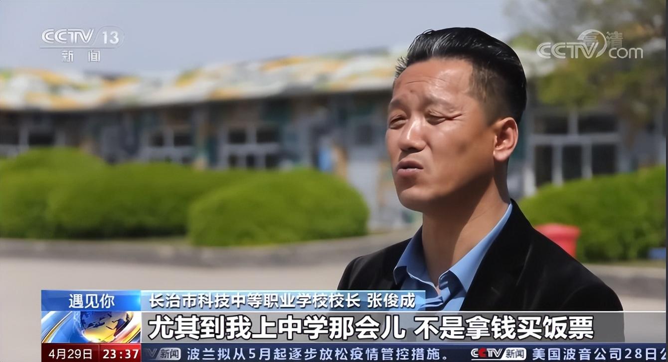回顾轰动全国的北大保安高考第一人张俊成如今成校长