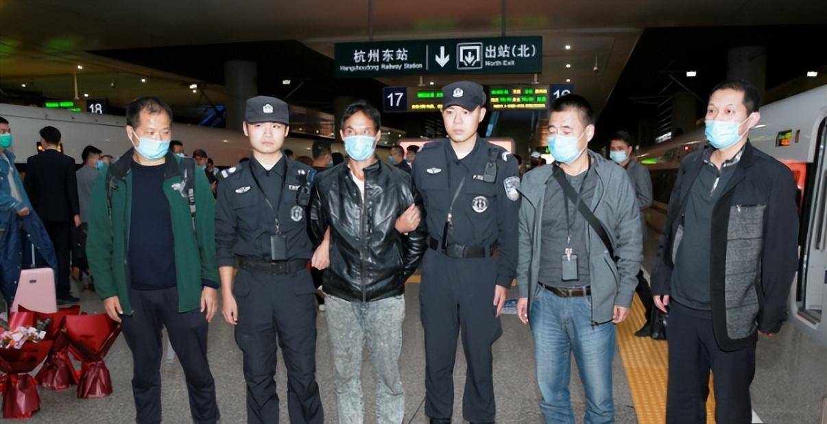 原来已经醒来两年多10月21日,湖州警方就将朱俊杰押解回南浔.