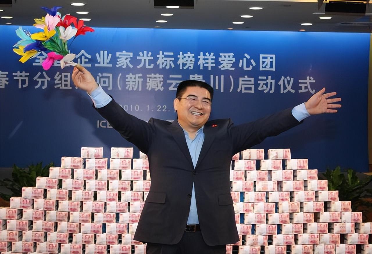 回顾陈光标高调捐20亿后玩消失后来被发现在家种地