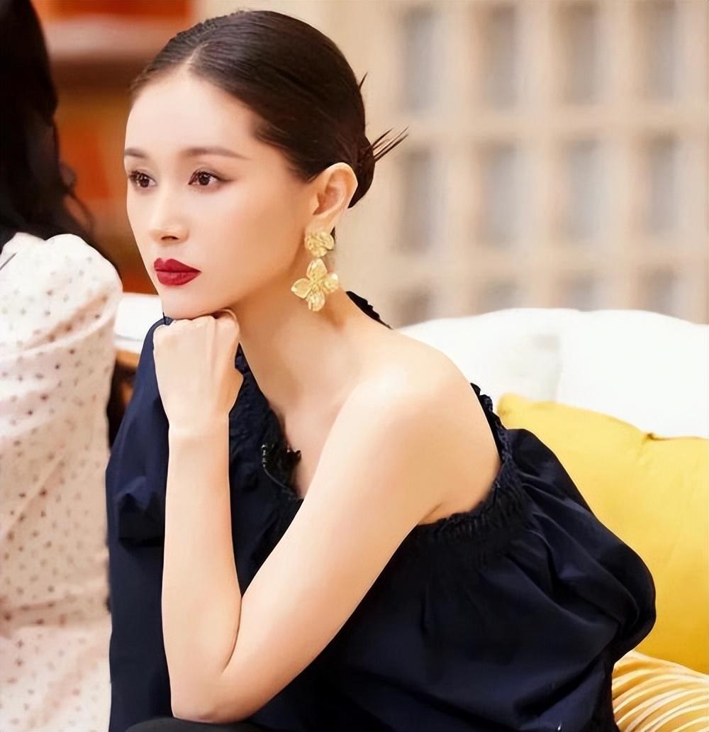 回顾王子文儿子生父是谁被曝是圈内大佬冯小刚见了都叫爷