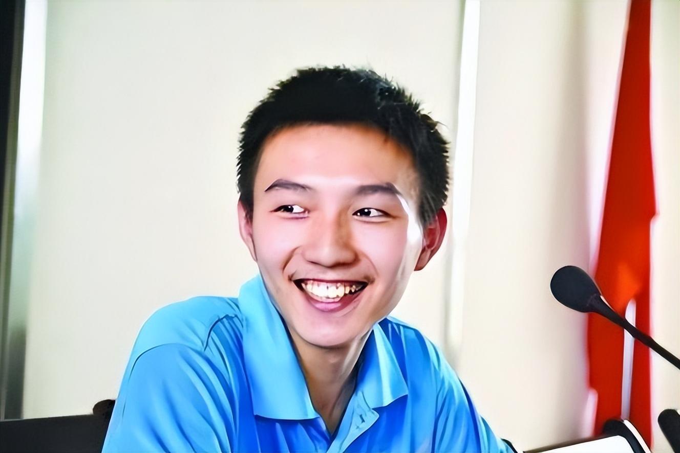 他的恋爱对象,同样是湖北省的状元(文科),跟贺维艺还都是襄阳五中的