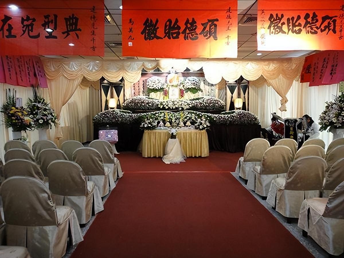 回顾接尸人王亮为死神开车一年接2000位逝者每天就怕电话响