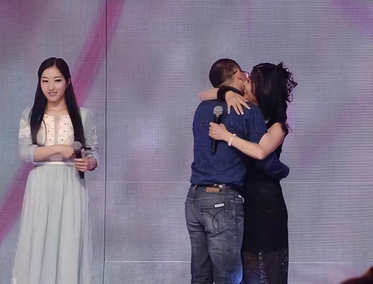 回顾非诚勿扰上34岁北京小伙牵手51岁单亲妈妈走到最后了吗