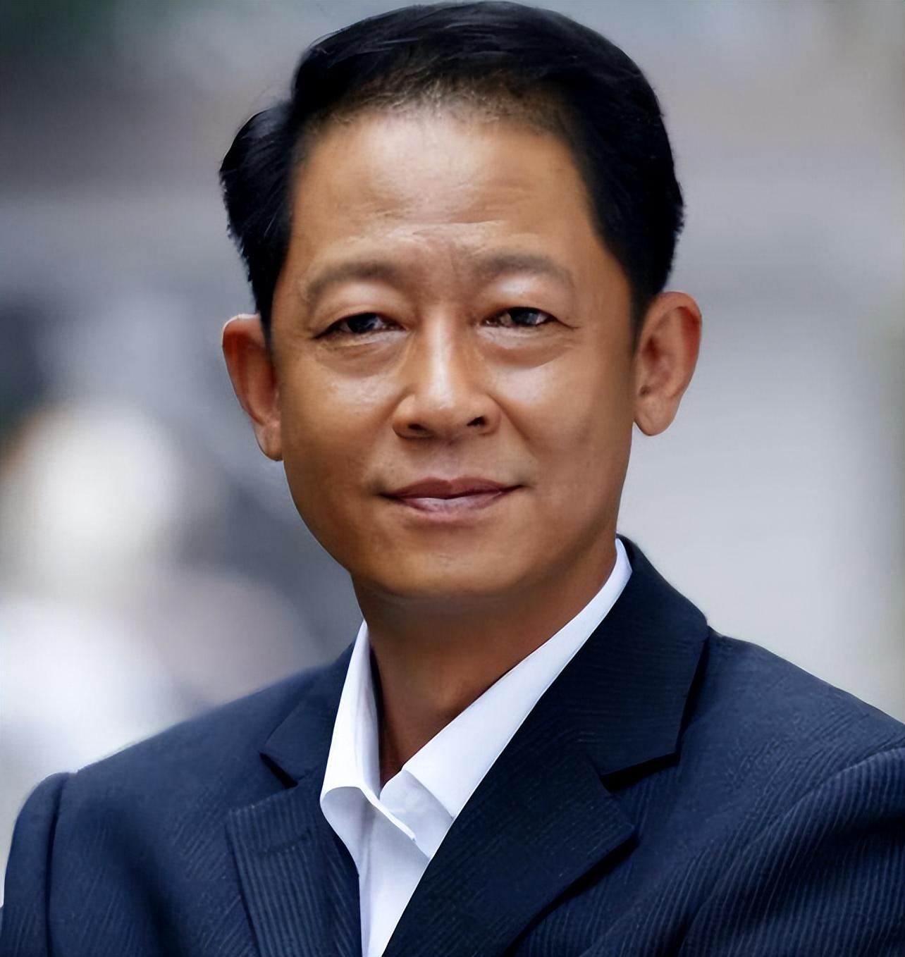 事实证明,逐渐"消失"的王志文,已走上男演员的另一条人生大路