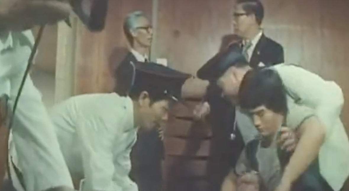 1973年7月20号,这天微风不燥,李小龙像往常一样来到丁佩的家里"解压"