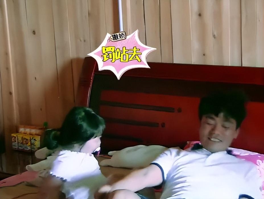 回顾王宝强女儿遭网暴开豪车回村为何怒气冲冲地跑去居委会