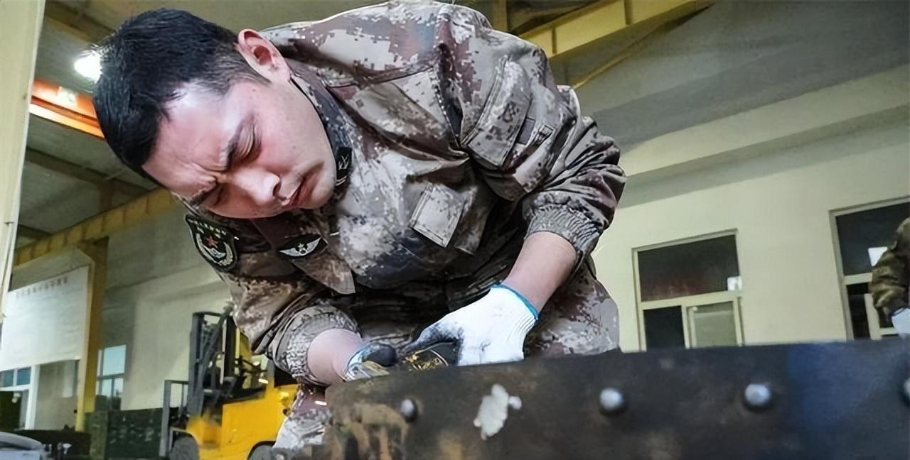 山东兵王赵宗刚17年退休转业进锅炉厂半年后被部队紧急召回