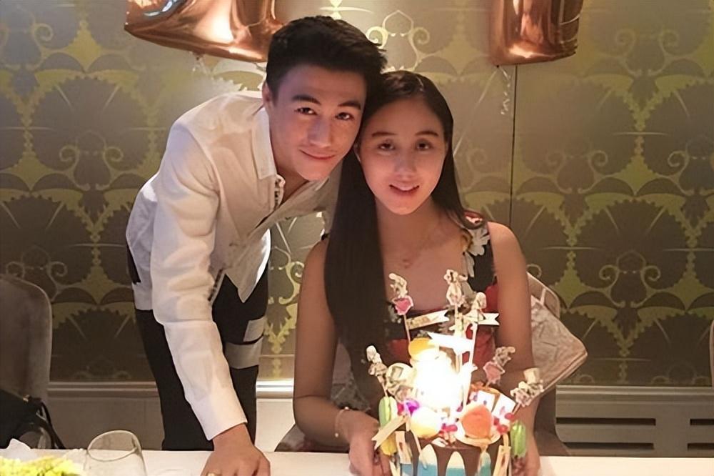 回顾何超欣赌王受宠的千金撞脸利智陷生母疑云学历质疑造假