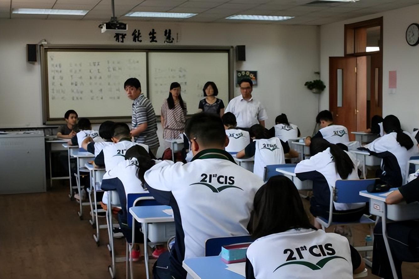 回顾儿子收到清华录取通知书父亲宴请全村村民通知书有错字