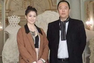 回顾张铁林称入英国籍是为了更好地为中国办事遭炮轰吃相难看