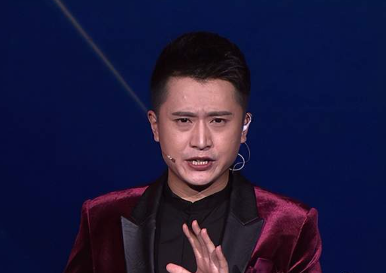 这一次42岁的央视名嘴杨帆走上了另一条人生大道