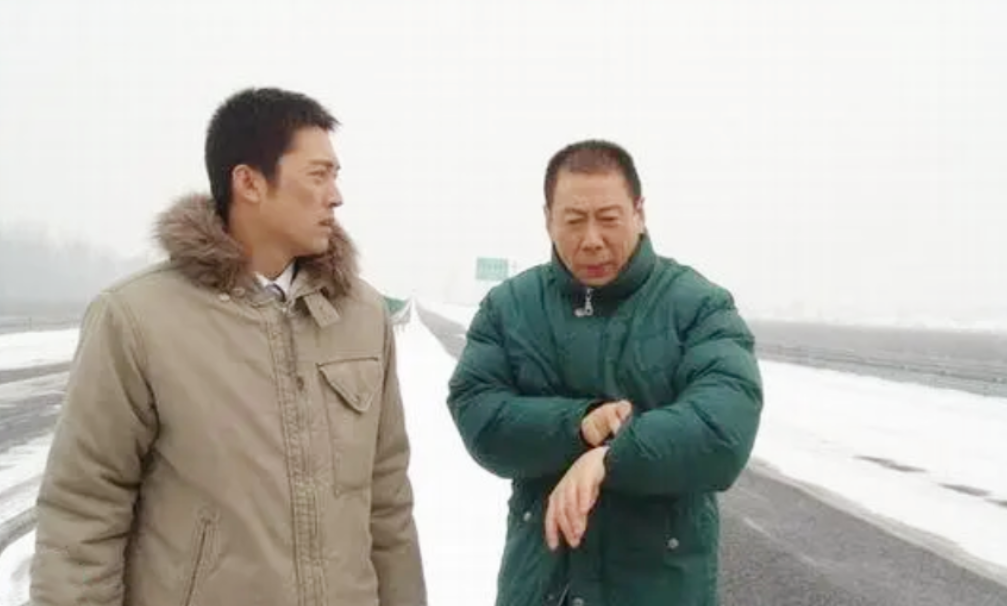 87岁焦晃近照满头白发老态龙钟还能喝2两小酒网友上鹿血