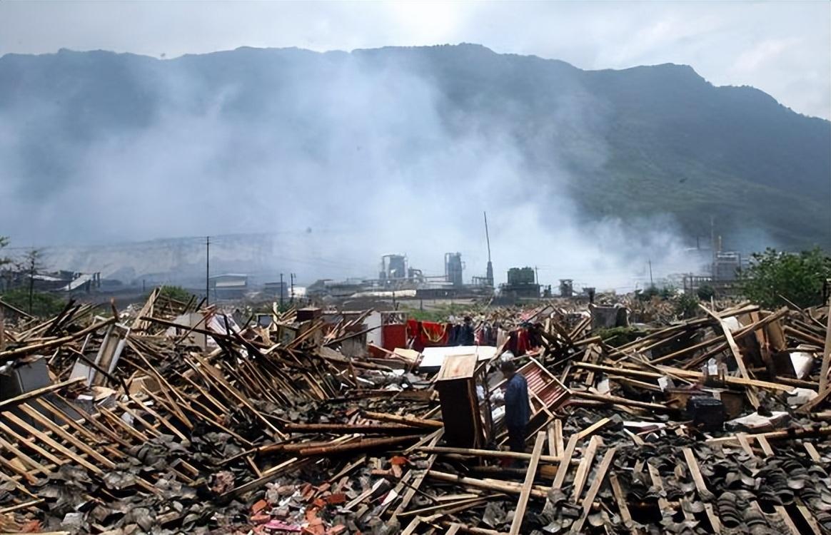 汶川大地震资料恐怖图片