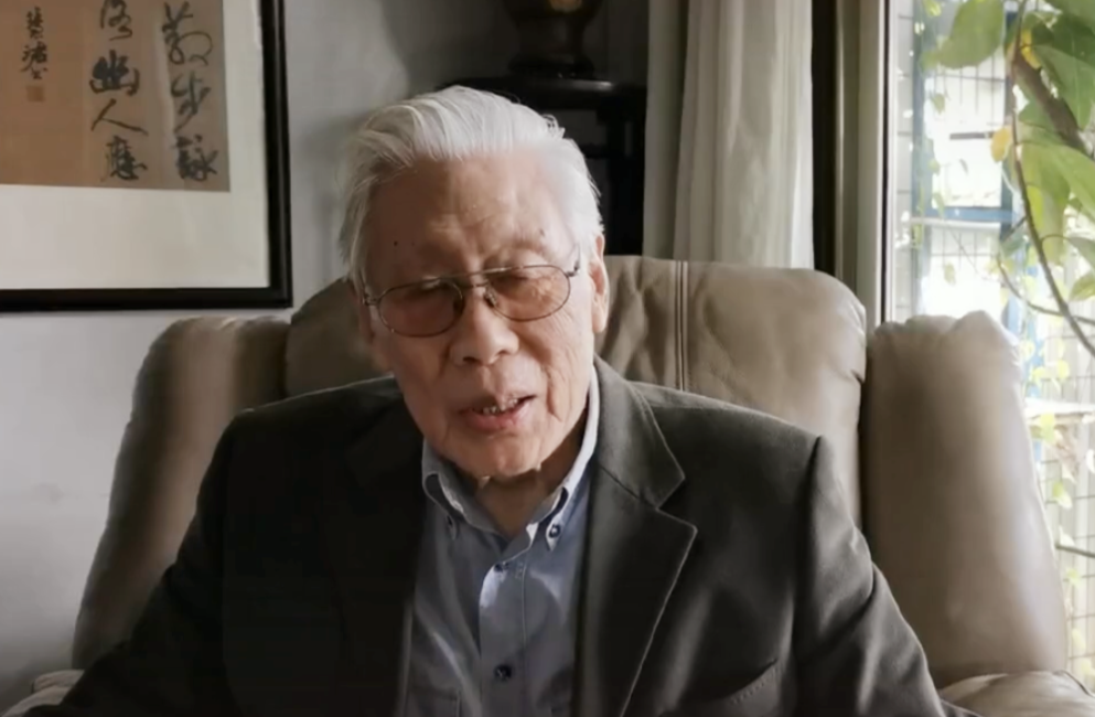 87岁焦晃近照满头白发老态龙钟还能喝2两小酒网友上鹿血