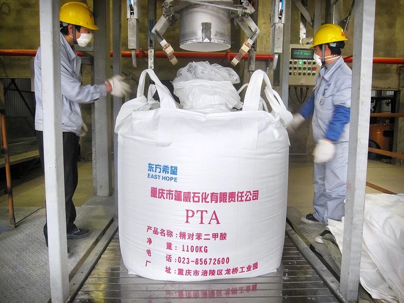 早在金融危机到来之前,范红卫的纺织厂已经面临过生意一落千丈的境遇.