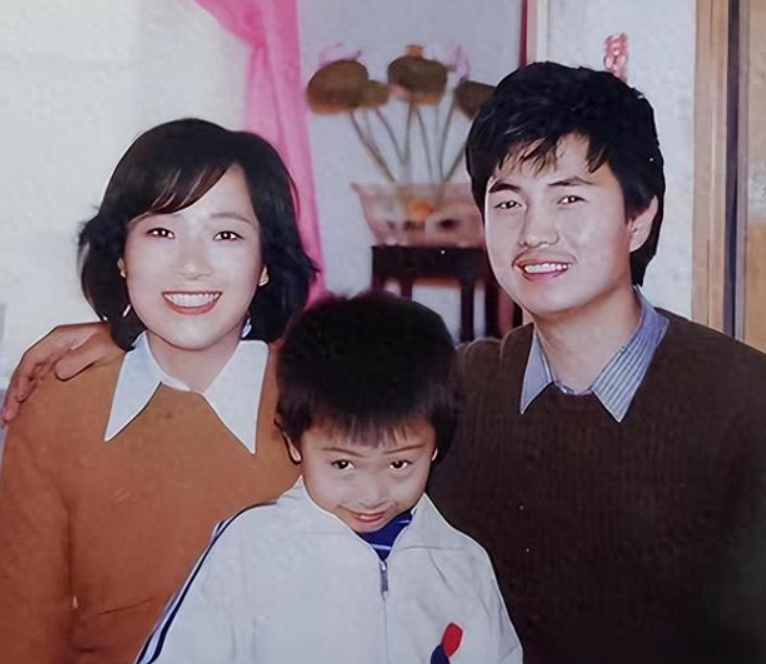 这一次42岁的央视名嘴杨帆走上了另一条人生大道