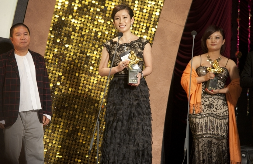 回顾影后秦海璐守得云开见月明嫁给王新军后被宠成了公主