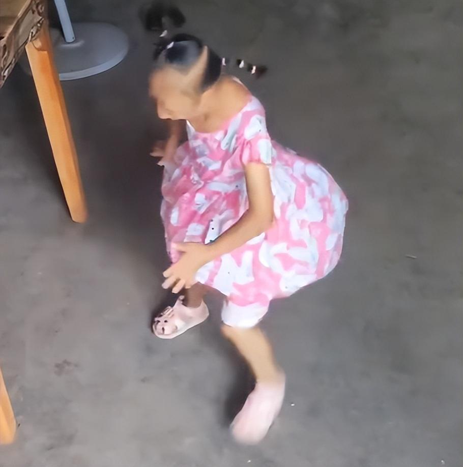 回顾湖南夫妇生下小猴子差点被杂技团买走今孩子咋样了