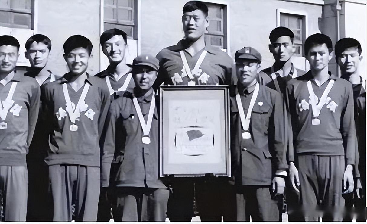 穆铁柱的人生路22岁参军入伍打球59岁病逝妻子为他悲痛