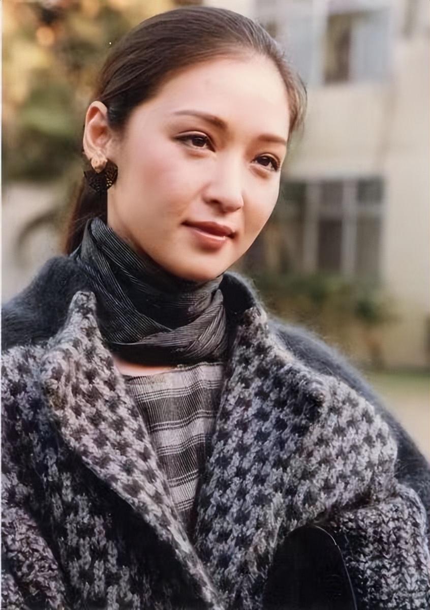 李敖第一次见胡因梦盯着她脚丫看半天转身拿210万和女友分手