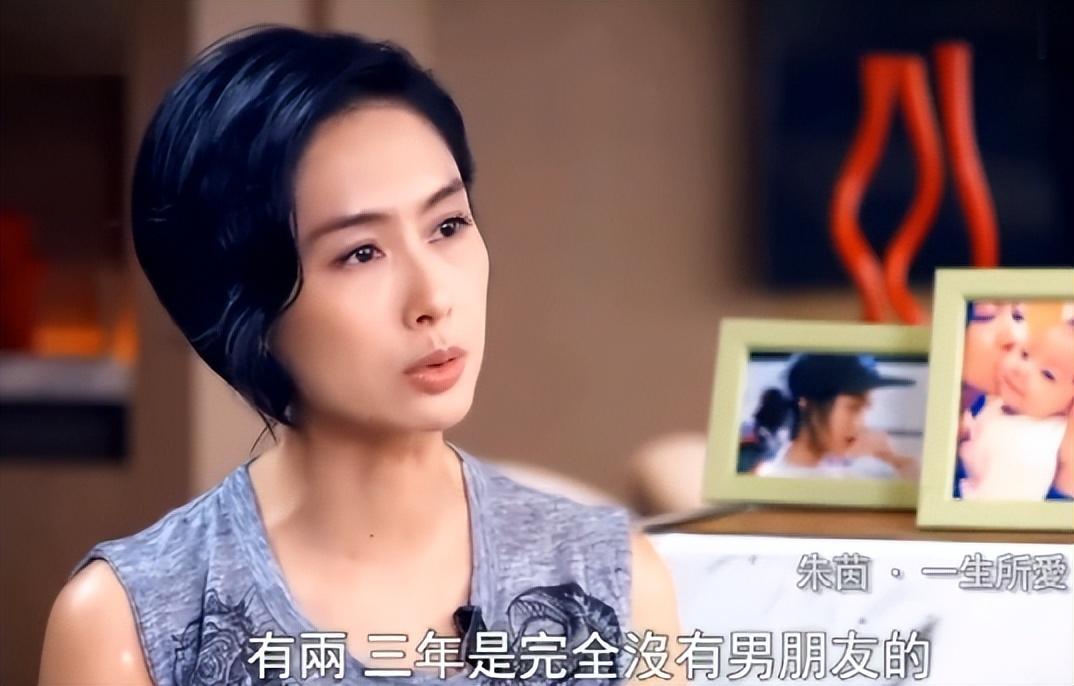 回顾朱茵当众扇黄子华遭网友指责粗鲁提及周星驰被批炒冷饭