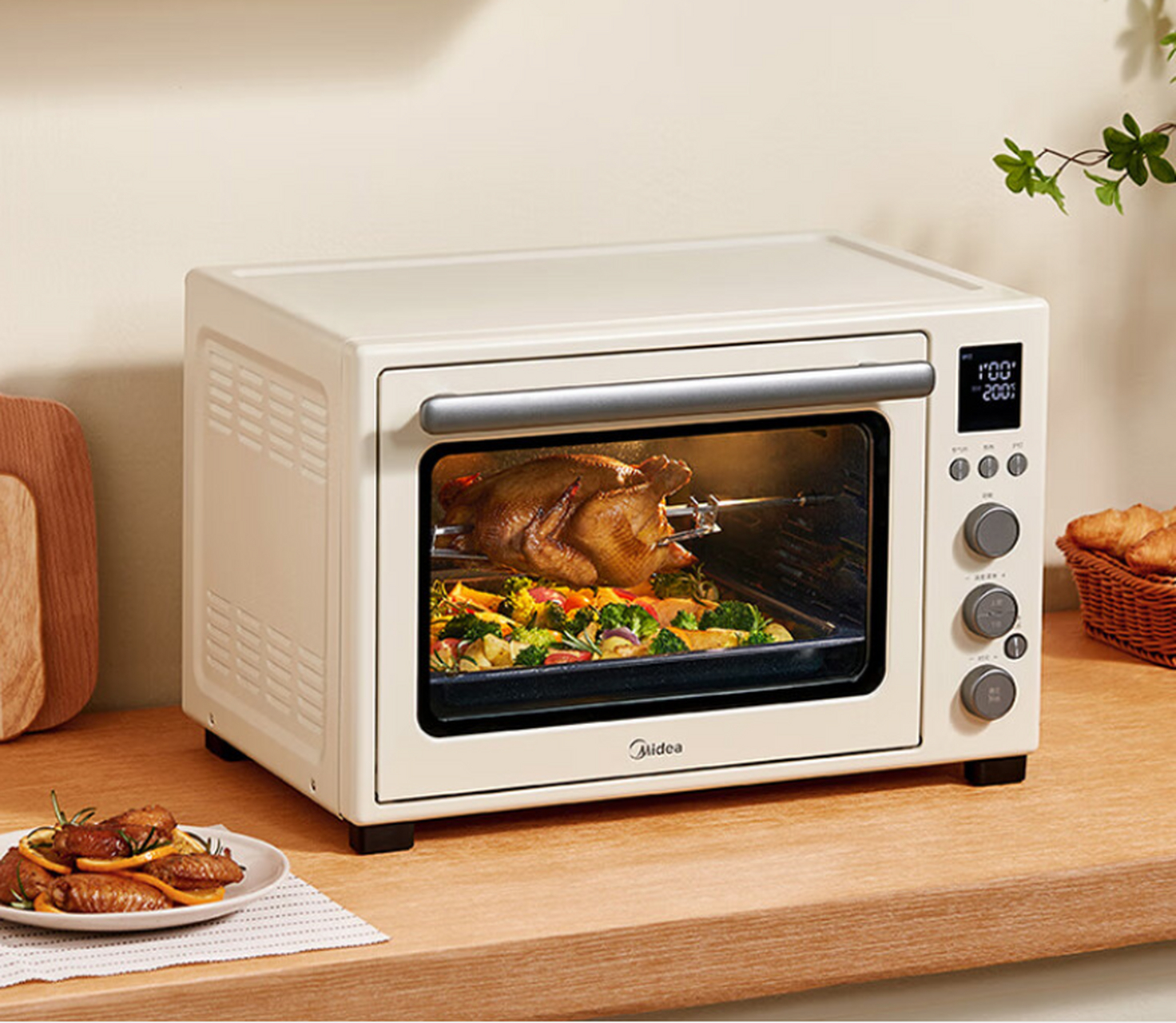 美的烤箱外观简约美观,配色清新宜人,给人一种舒适的感觉.