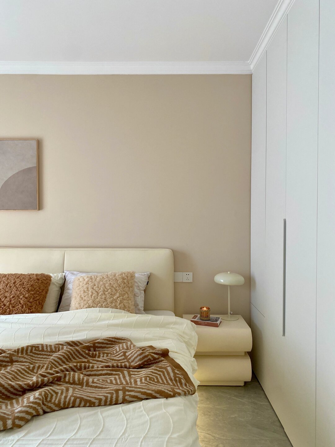 房间墙面颜色效果图卧室墙面颜色装修墙面颜色奶咖色墙漆图片卧室背景