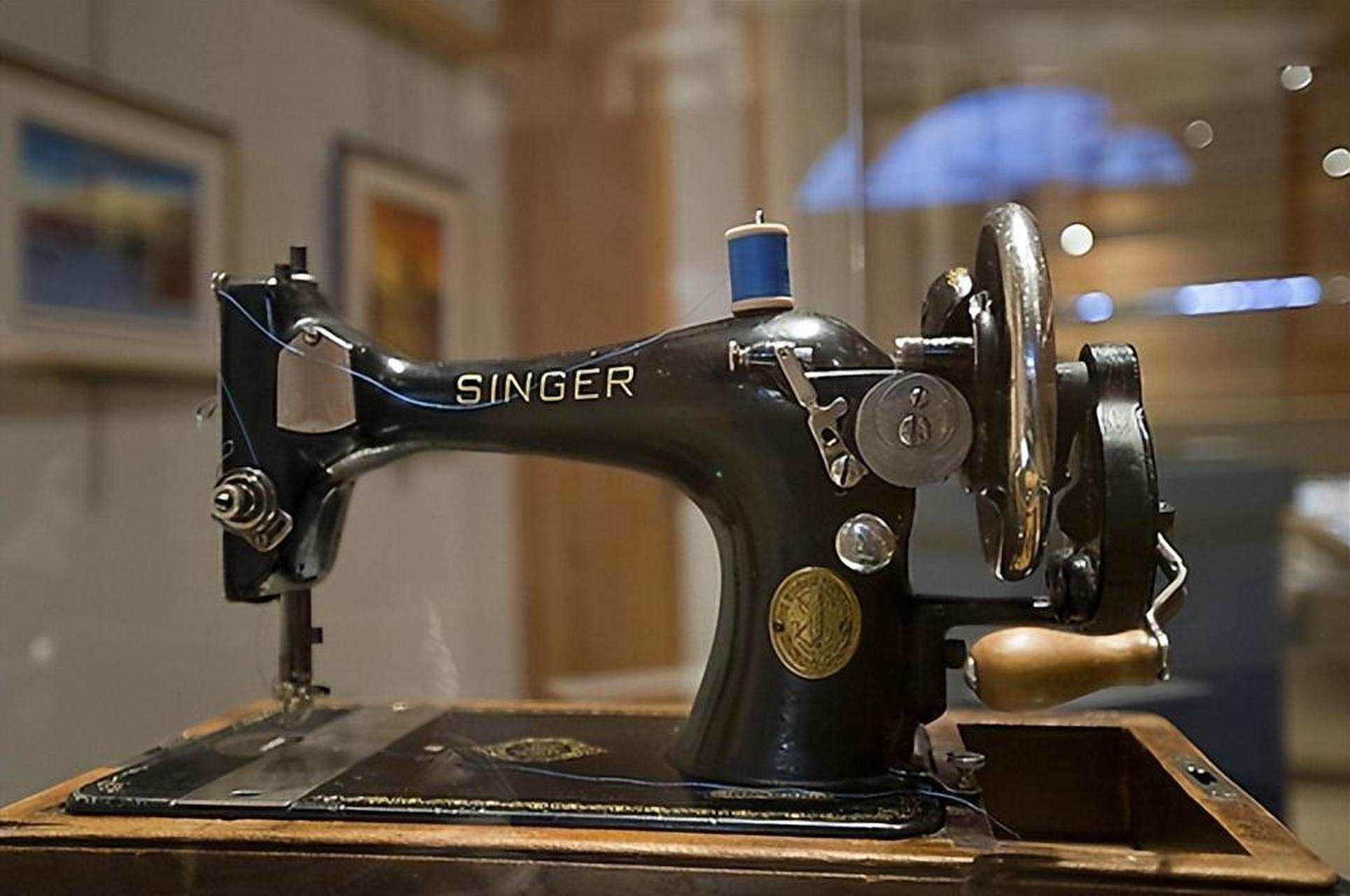 🏡老式缝纫机,回忆的载体与新型骗局的警示  🧵 在农村,老式缝纫