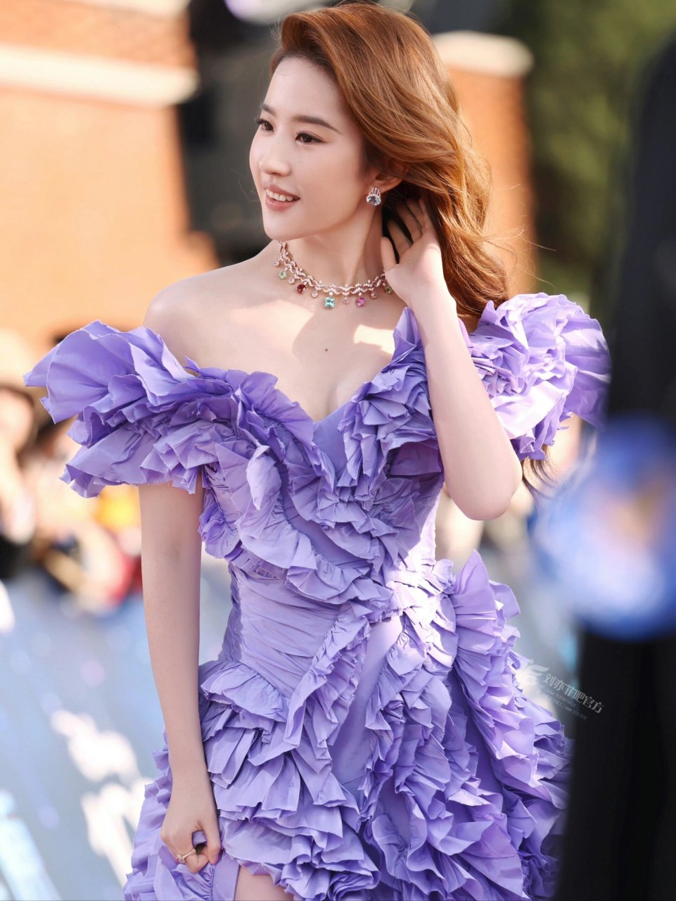 迪士尼公主回家90刘亦菲紫色花神活动造型  我非常兴奋地看到刘亦菲