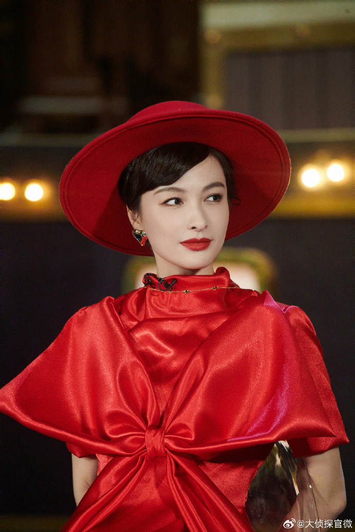 大侦探官微发布的吴昕的照片.@芥末耶芥末的动态