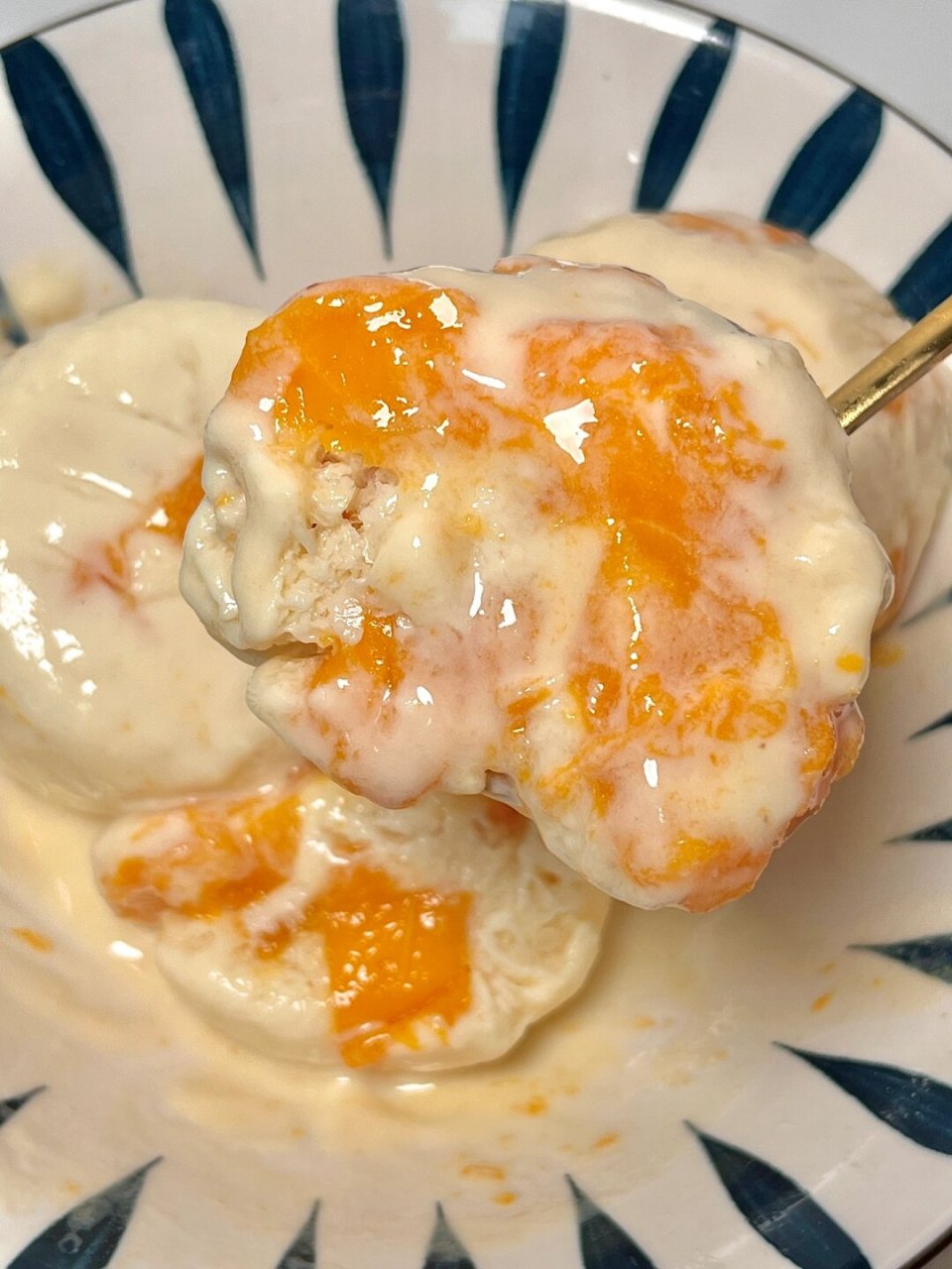 好吃哭了  我尝试了一个超赞的低卡冰淇淋奶酪做法!