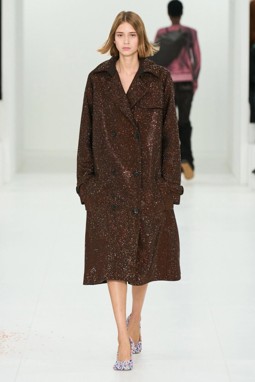 这次的 loewe 罗意威女装秀真的让我眼前一亮99.