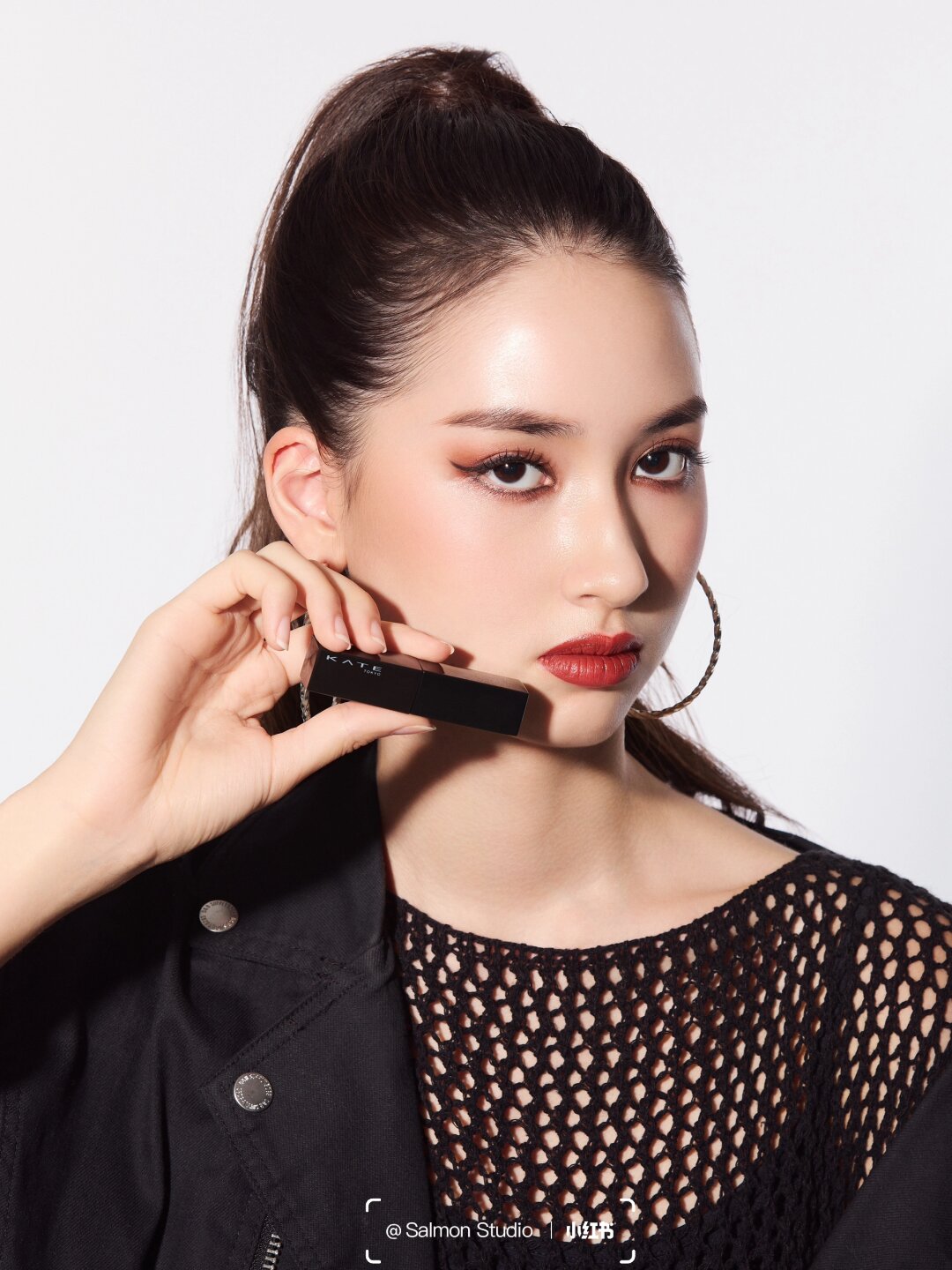 模特摆姿动作  模特摆姿全攻略:让你瞬间成为镜头焦点  想要成为镜头