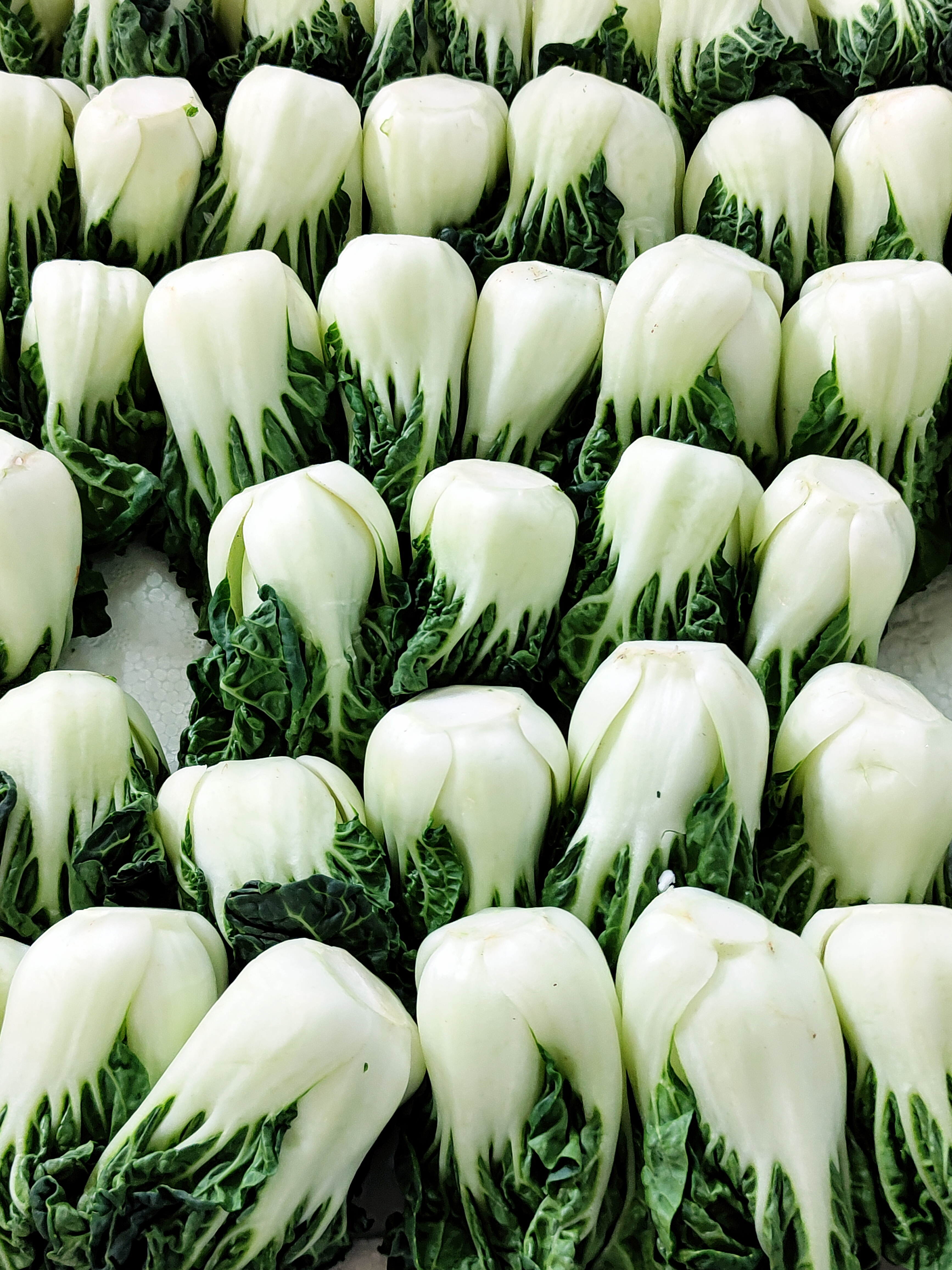 菜胆——粤菜词语体系里,包芯类蔬菜的精华芽芯部份,剥去外围老叶,只