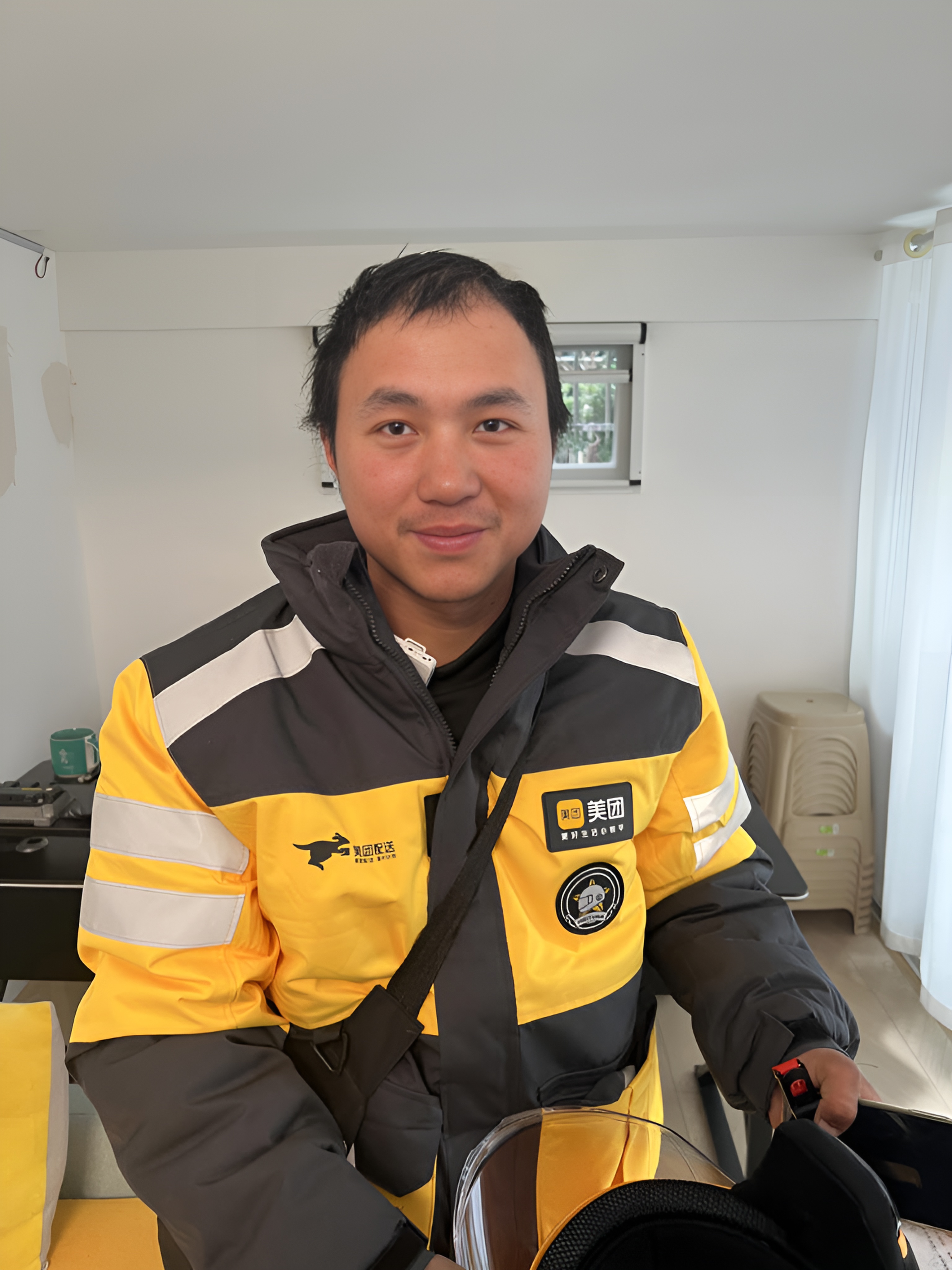美团外卖员美团大妈骑手美团工作服美团骑手大棉袄美团外卖员自拍照片