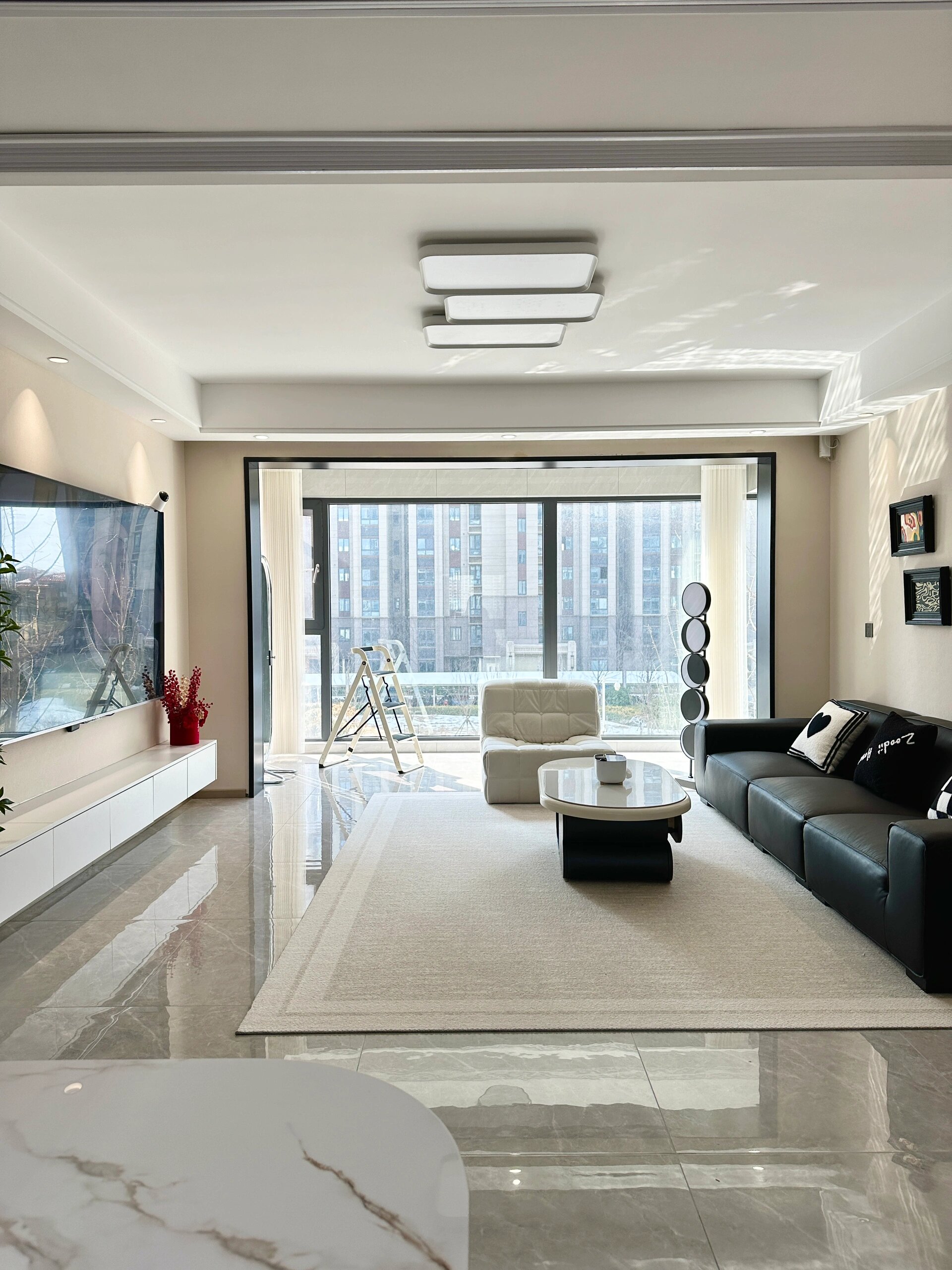 快两年了 一家三口住在142平的房子里真是宽敞又舒适 简简单单的装修