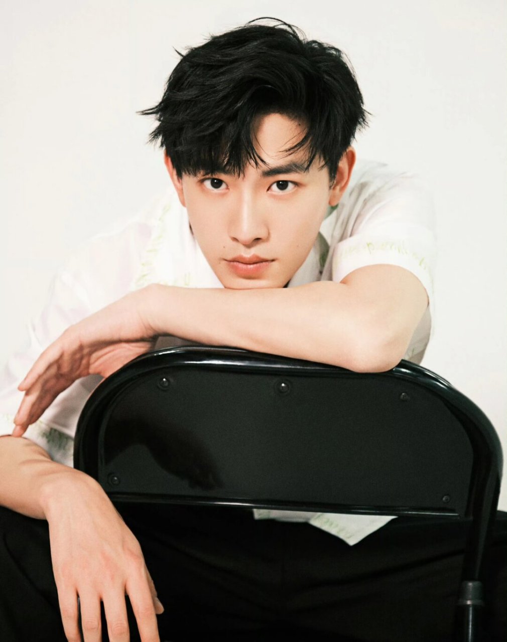 江苏男演员(90后)  📸 图二:张凌赫,1997年12月30日出生,典型的摩羯