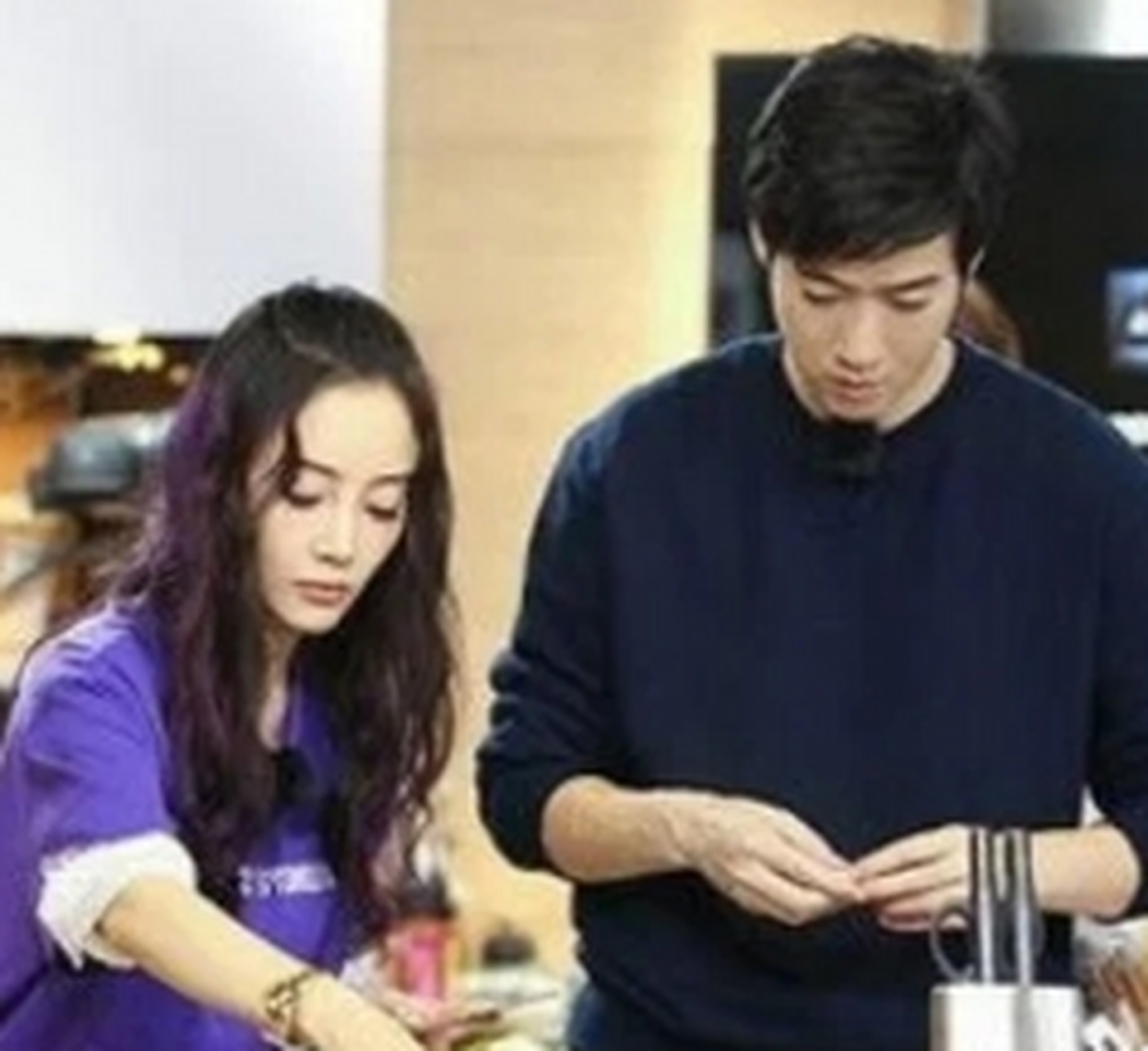 李小璐最近传出插足常远的婚姻,这种出轨的行为简直就是风流死性不改!