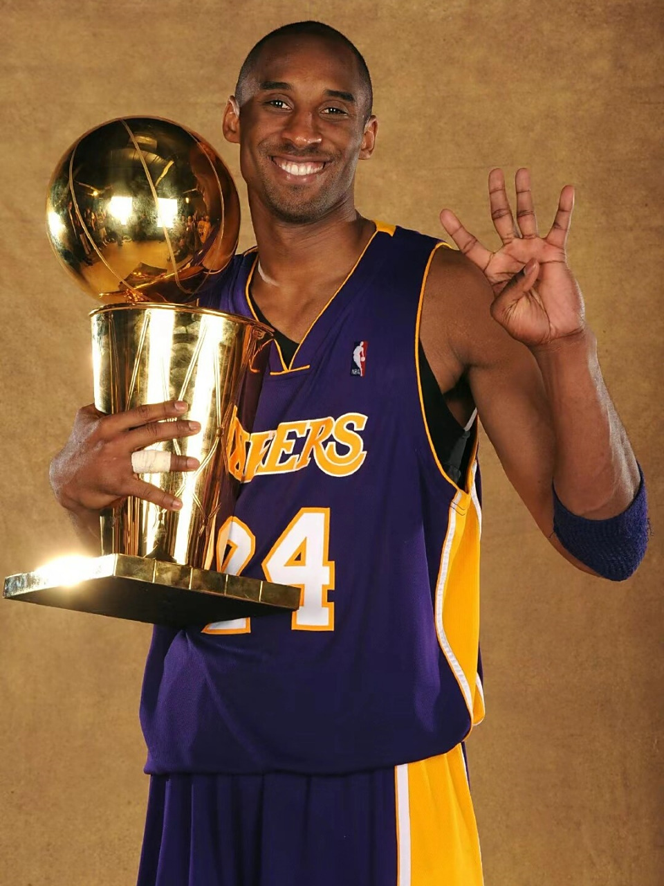 分享那张最让你们心动的科比照片,让我们一起用画笔描绘出他的传奇