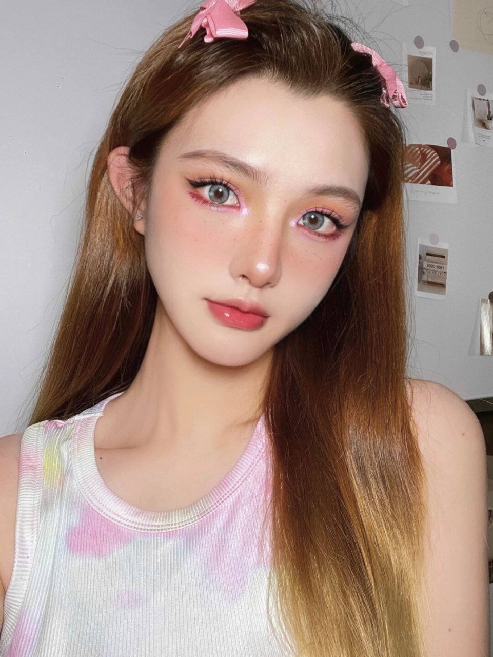 甜心芭比粉色截断眼妆  最近,我在各大社交平台看到很多美妆博主都在